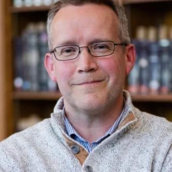 Headshot of Andrew McDonnell in a gray pullover.