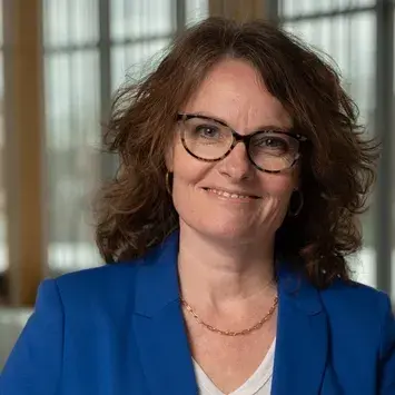 Headshot of Erin Haynes in a blue blazer.