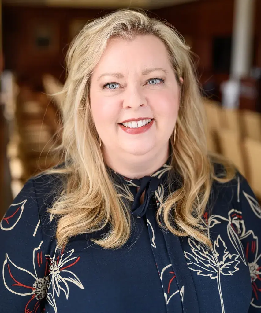 Headshot of Stephanie Ratliff in a blue patterned shirt.