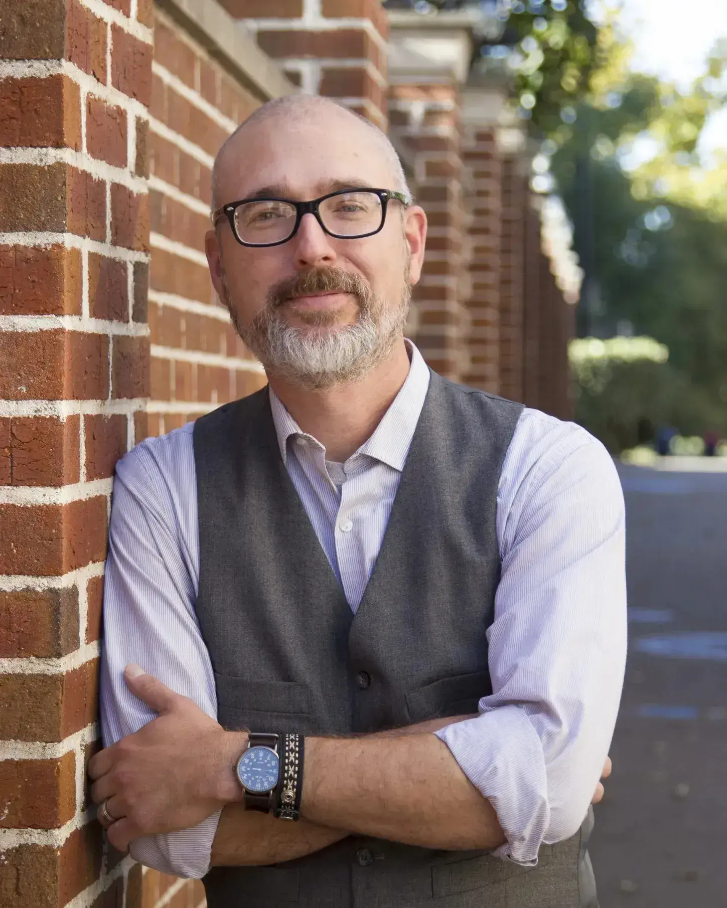 Headshot of Eric Weig leaning against a brick building.